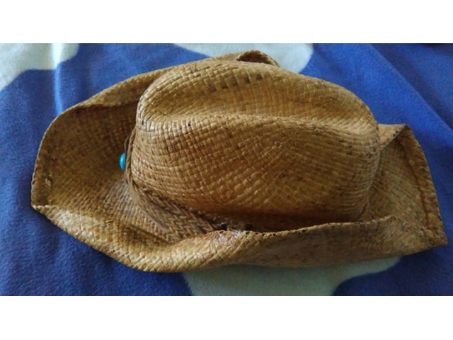 ljetni šešir od morske trave