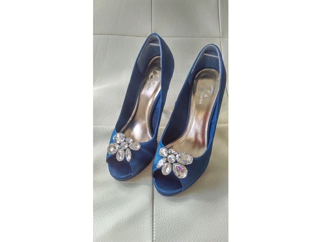Elegantne plave cipele
