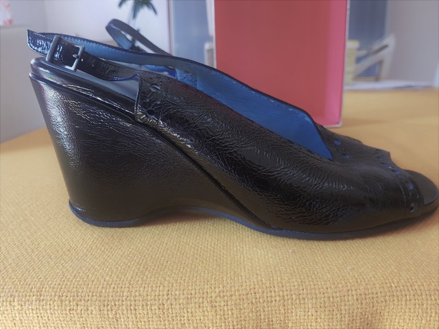 Crne koža/lak sandale „Thierry Rabotin“ veličina 40