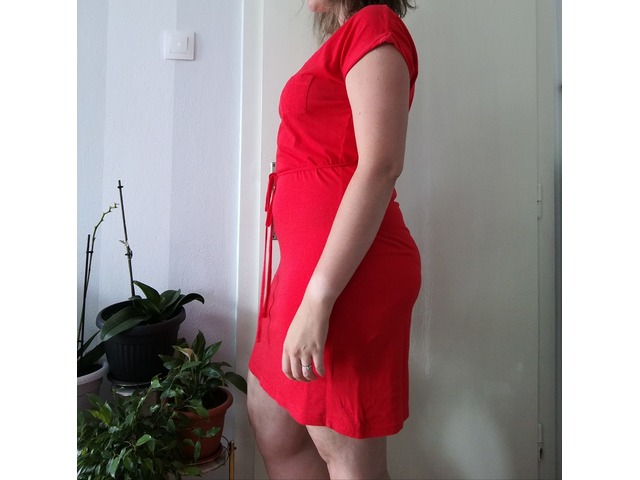 Crvena haljina, broj 44