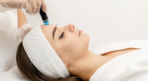 HYDRAFACIAL I MEHANIČKO ČIŠĆENJE LICA u salonu Evi u ZAGREBU! Odaberite Classic, VIP, Gold ili Platinum paket uz GRATIS LED lampu, pedikuru ili depilaciju. Vratite koži SJAJ ODMAH!