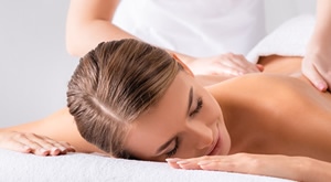 OSJETITE OLAKŠANJE! 30 min klasične ili medicinske MASAŽE leđa u Roya Beauty   Hair Studiju u Dugom Selu. Recite ZBOGOM BOLI i opustite se!