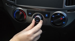 Osigurajte SVJEŽ I ČIST ZRAK u svom vozilu! Auto Centar Jimmy donosi kompletan SERVIS KLIME: punjenje do 500g plina, zamjena ulja u kompresoru i GRATIS DEZINFEKCIJA ozonom!