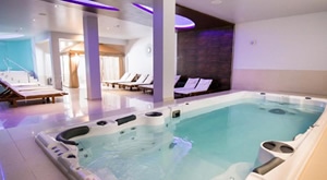Hotel Phoenix 4* Sesvete : 3h kraljevskog WELLNESSA za 1 osobu! Opustite se uz unutarnji hidromasažni bazen, finsku saunu i jacuzzi. Uključen besplatan parking i Wi-Fi. Priuštite si savršen SPA bijeg!