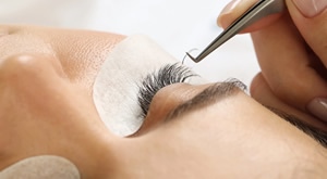 Postani LASH EKSPERT  uz Eleve Institute by Roya Beauty   Hair! Odaberi EDUKACIJU za Klasične (1:1) ili Volumen trepavice (gotove lepeze), savladaj vrhunske TEHNIKE i preuzmi svoj CERTIFIKAT!
