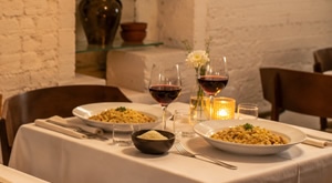 GASTRO UŽITAK ZA DVOJE u centru Zagreba! Izaberite tjesteninu, rižoto ili zagrebački odrezak uz čašu vina ili pjenušca u Bistro Fotić. Rezervirajte SAVRŠEN RUČAK već od 35 €!