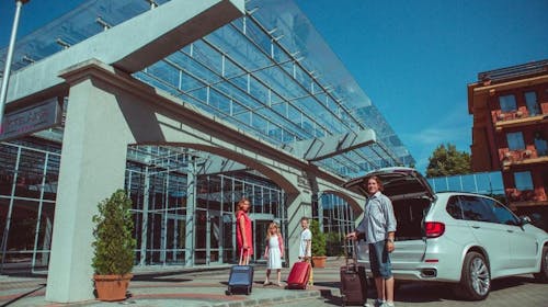 Hotel Azúr - Odmor u Superior obiteljskoj sobi , Siofok, Mađarska - 646 EUR - 4x noćenje u Superior obiteljskoj sobi za 2 osobe (2 djece do 13,99 godina besplatno), Polupansion