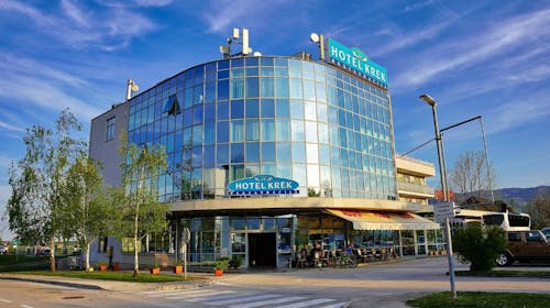 Hotel Krek - Obiteljski odmor, Lesce, Slovenija - 219 EUR - 3x noćenje u dvokrevetnoj sobi s balkonom za 2 osobe (2 djece do 11,99 godina besplatno), Doručak