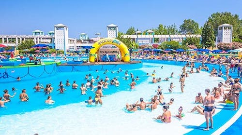 Club Hotel Residence Cesenatico - Odmor u Italiji, Cesenatico, Italija - 1.487 EUR - 7x noćenje u četverokrevetnoj sobi s balkonom za 2 osobe (2 djece do 14 godina besplatno), All inclusive (talijanski i internacionalni doručak, ručak i večera u hotelskom buffet restoranu)