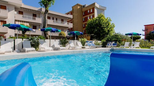 Club Hotel Residence Cesenatico - Odmor u Italiji, Cesenatico, Italija - 1.912 EUR - 7x noćenje u četverokrevetnoj sobi s balkonom za 2 osobe (2 djece do 14 godina besplatno), All inclusive (talijanski i internacionalni doručak, ručak i večera u hotelskom buffet restoranu)