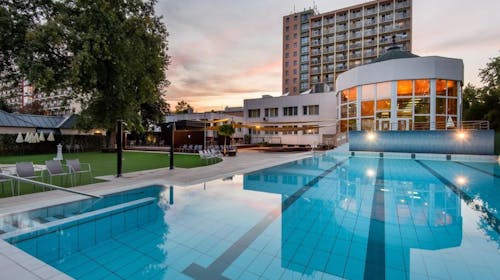 Hotel Baratsag - Termalni odmor, Hajdúszoboszló, Mađarska - 288 EUR - 2x noćenje u dvokrevetnoj Standard sobi za 2 osobe, Polupansion (buffet doručak i večera)