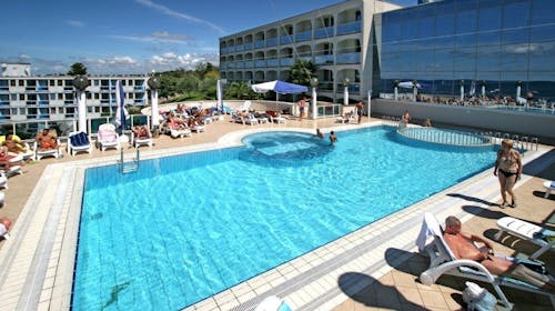 Hotel Gran Vista Plava Laguna - Ljeto u Poreču, Poreč, Istra, Hrvatska - 1.169 EUR - 7x noćenje u dvokrevetnoj Economy sobi s dodatnim ležajem za 2 osobe (1. dijete do 11,99 godina i 2. dijete do 4,99 godina besplatno), Polupansion i piće uz večeru