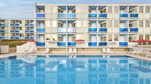 Hotel Plavi Plava Laguna - Obiteljsko ljeto u Poreču, Poreč, Istra, Hrvatska - 585 EUR - 5x noćenje u Classic dvokrevetnoj sobi s balkonom i dodatnim ležajem za 2 osobe (1. dijete do 11,99 godina i 2. dijete do 4,99 godina besplatno), Polupansion