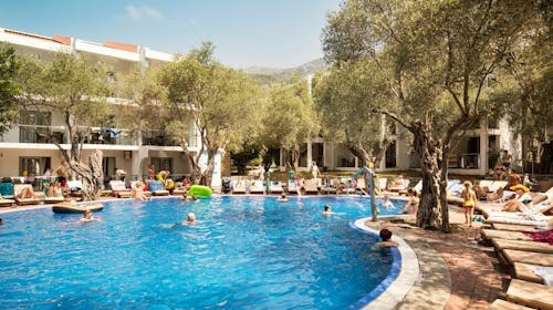 Vile Oliva Petrovac - Ljeto za parove, Petrovac na Moru, Crna Gora - 1.419 EUR - 7x noćenje u Standard dvokrevetnoj sobi u vilama (1 francuski ležaj) za 2 osobe, All inclusive