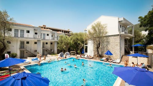 Vile Oliva Petrovac - Ljeto za parove, Petrovac na Moru, Crna Gora - 1.715 EUR - 7x noćenje u Standard dvokrevetnoj sobi u vilama (1 francuski ležaj) za 2 osobe, All inclusive