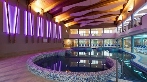 Karos Spa Hotel - Wellness vikend odmor, Zalakaros, Mađarska - 335 EUR - 2x noćenje u prostranoj Spa Superior sobi za 2 osobe, Polupansion (bogati buffet doručak i buffet večera) u restoranu Eden