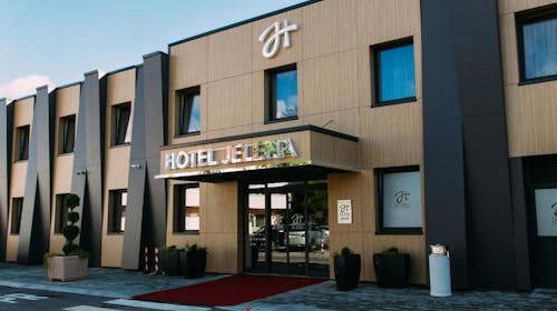 Hotel Jelena – Gradski odmor u Banja Luci, Banja Luka, Bosna i Hercegovina - 136 EUR - 1x noćenje u apartmanu za 2 osobe (2 djece do 6 godina besplatno), Buffet dorućak