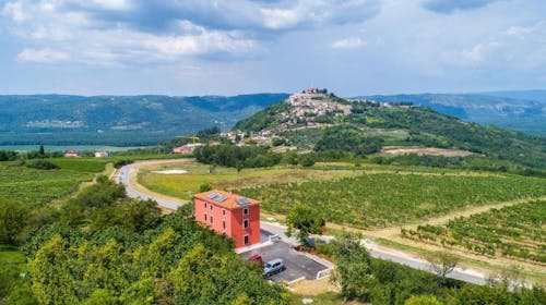 Casa Rossa - Bajkoviti odmor u Motovunu, Motovun, Istra, Hrvatska - 160 EUR - 2x noćenje u dvokrevetnoj sobi za 2 osobe, Bogati istarski doručak iz odabranih lokalnih sastojaka