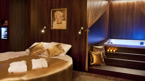 Rimske terme / Adults Only - Hotel Rimski dvor Superior - VIP paket luksuznog opuštanja u Suiti s whirlpoolom, Rimske Terme, Slovenija - 680 EUR - 2x noćenje u Suiti s whirlpoolom u hotelu Rimski dvor za 2 osobe, Polupansion