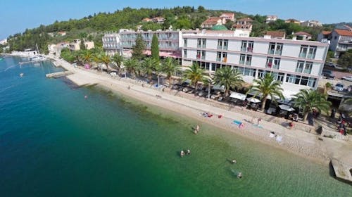 Hotel Posejdon - All inclusive ljeto na Korčuli , Vela Luka, Korčula, Dalmacija, Hrvatska - 375 EUR - 3x noćenje u dvokrevetnoj Standard sobi (pogled park) s francuskim balkonom za 2 osobe, All inclusive
