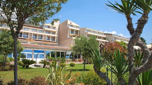 Hotel Palas Petrovac - 1. svibanj u Petrovcu, Petrovac, Crna Gora - 362 EUR - 2x noćenje u Standard dvokrevetnoj sobi s pomoćnim krevetom za 3 osobe, Polupansion (buffet doručak i večera)