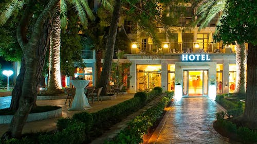 Hotel Rivijera - Obiteljski odmor u Petrovcu, Petrovac, Crna Gora - 440 EUR - 5x noćenje u dvokrevetnoj Standard sobi za 2 osobe (1 dijete do 11,99 godina besplatno), Polupansion