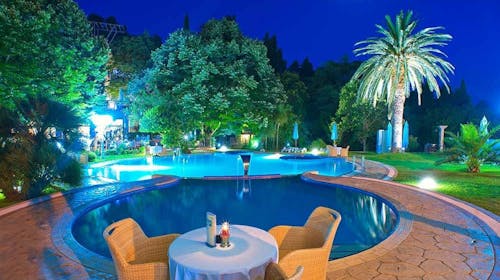Hotel Rivijera - Ljeto u Petrovcu, Petrovac, Crna Gora - 699 EUR - 5x noćenje u dvokrevetnoj Standard sobi za 2 osobe (1 dijete do 11,99 godina besplatno), Polupansion