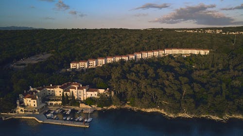 Malinska Green Apartments - Odmor u novouređenim apartmanima na Krku, Malinska, otok Krk, Hrvatska - 199 EUR - 2x noćenje u jednosobnom apartmanu na morskoj strani s balkonom ili terasom (ovisno o raspoloživosti) za 4 osobe, Inicijalni set posteljine
