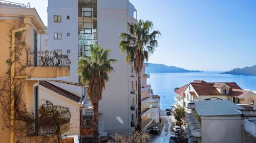 Hotel La Mer by Aycon - Obiteljsko proljeće i jesen, Rafailovići, Crna Gora - 295 EUR - 3x noćenje u dvokrevetnoj Standard sobi za 2 osobe (1 dijete do 11,99 godina besplatno), Doručak
