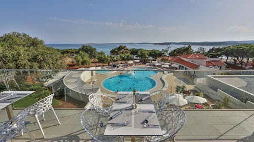 Hotel Park Plaza Belvedere - Romantično ili obiteljsko wellness proljeće i 1. svibanj, Medulin, Istra, Hrvatska - 320 EUR - 2x noćenje u dvokrevetnoj sobi za 2 osobe (1 dijete do 11,99 godina i 1 dijete do 2,99 godina besplatno), Polupansion (buffet doručak i večera)