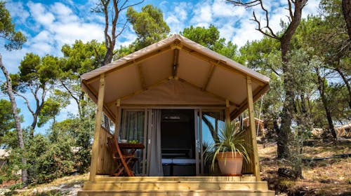 Arena One99 Glamping - Proljeće i početak ljeta u Medulinu - Mini logdge, Pula, Istra, Hrvatska - 190 EUR - 2x noćenje u glamping šatoru Mini Lodge za 2 osobe, Turistička pristojba