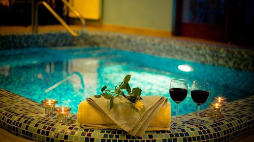 Boni Family Wellness Hotel, Zalakaros, Mađarska - 164 EUR - 2x noćenje u dvokrevetnoj sobi s terasom ili balkonom za 2 osobe, Polupansion (bogati buffet doručak na vanjskoj terasi ili u restoranu i bogata domaća večera u 3 slijeda u restoranu)