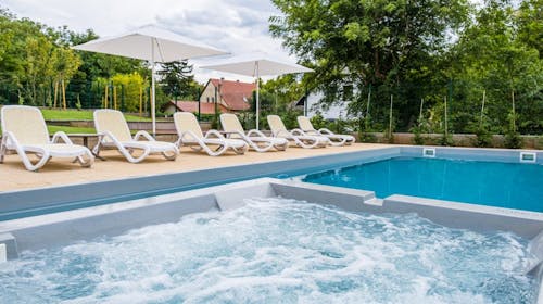 Kistucsok Food and Room, Balatonszemes, Mađarska - 212 EUR - 3x noćenje u dvokrevetnoj Standard sobi s terasom ili balkonom za 2 osobe, A la carte doručak (od 7 do 10 sati)