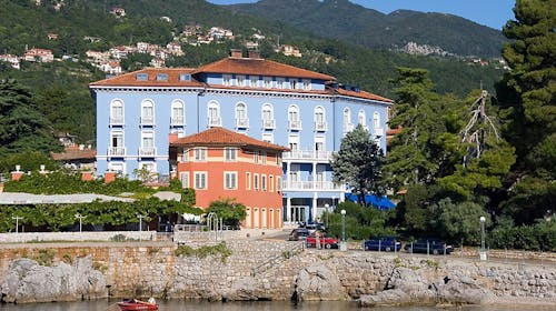 Hotel Park - First minute ljeto u Lovranu, Lovran, Hrvatska - 495 EUR - 3x noćenje u dvokrevetnoj sobi morska strana za 2 osobe (1. dijete do 13,99 godina i 2. dijete do 2,99 godina besplatno), Polupansion (doručak i večera)