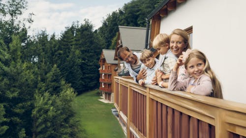 Forest Apartments Videc - Ljetni wellness vikend odmor na Pohorju za 6 osoba, Pohorje, Slovenija - 299 EUR - 2x noćenje u jednosobnom apartmanu s balkonom ili terasom za 6 osoba, Neograničeno korištenje WellNest unutarnjega bazena od 12 do 20 sati