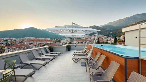 Hotel Diplomat by Aycon - Obiteljsko ljeto uz more, Budva, Crna Gora - 630 EUR - 3x noćenje u dvokrevetnoj Standard sobi za 2 osobe (1 dijete do 11,99 godina besplatno), Doručak
