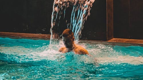 Hotel Vinotel Gospoja - Svibanjska wellness bajka na Krku, Vrbnik, otok Krk, Hrvatska - 349,90 EUR - 2x noćenje u Standard sobi morska strana za 2 osobe, Polupansion (doručak i servirana večera u 4 slijeda)