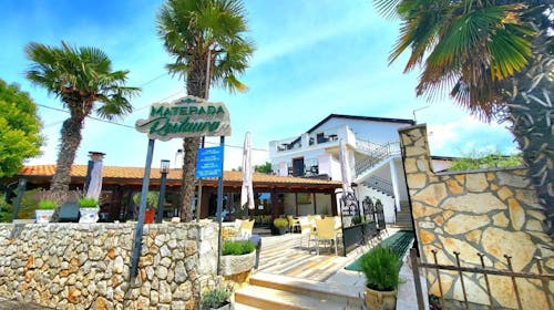 Vila Materada Poreč - Svibanjski odmor na izuzetnoj lokaciji tijekom tjedna, Poreč, Istra, Hrvatska - 220 EUR - 2x noćenje u dvokrevetnoj sobi za 2 osobe, Polupansion