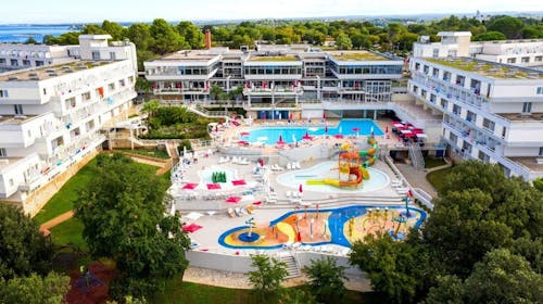 Hotel Delfin Plava Laguna - Ljeto u Poreču, Poreč, Istra, Hrvatska - 1.098 EUR - 7x noćenje u Classic dvokrevetnoj sobi s balkonom (morska strana) za 2 osobe (1 dijete do 11,99 godina besplatno), Polupansion