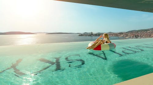 Hotel Olympia Sky - Luksuzni svibanjski paket opuštanja udvoje, Vodice, Dalmacija, Hrvatska - 425 EUR - 2x noćenje u dvokrevetnoj Deluxe sobi s balkonom i pogledom na more za 2 osobe, Polupansion