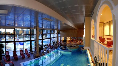 Hotel Horizont - Svibanjsko wellness opuštanje na makarskoj rivijeri, Baška Voda, Makarska rivijera, Dalmacija, Hrvatska - 224 EUR - 2x noćenje u Standard dvokrevetnoj sobi s balkonom za 2 osobe, Polupansion (buffet doručak i večera)