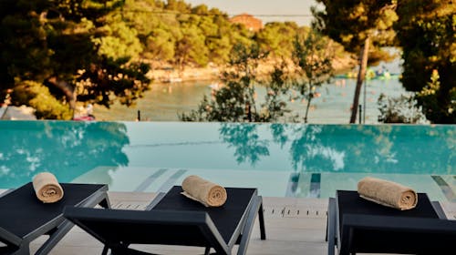 Colentum Resort Murter - Proljeće na Murteru, Murter, Dalmacija, Hrvatska - 189 EUR - 2x noćenje u dvokrevetnoj sobi s balkonom za 2 osobe, Polupansion