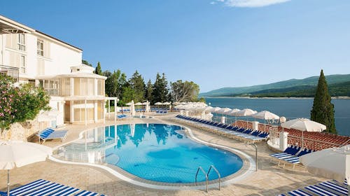 Valamar Sanfior Hotel - Praznični proljetni wellness udvoje u Rapcu, Rabac, Istra, Hrvatska - 389 EUR - 2x noćenje u sobi „Room for 2“ za 2 osobe, Polupansion s uključenim bezalkoholnim negaziranim pićima iz šankomata tijekom obroka