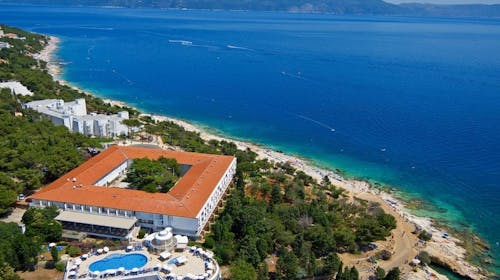 Valamar Sanfior Hotel - Obiteljski početak ljeta u Rapcu, Rabac, Istra, Hrvatska - 439 EUR - 2x noćenje u sobi „Junior Suite“ za 2 osobe (2 djece do 11,99 godina besplatno), Polupansion s uključenim bezalkoholnim negaziranim pićima iz šankomata tijekom obroka