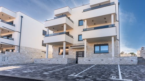 Noelia Pool Residence - Proljeće u apartmanu u Novalji, Novalja, Hrvatska - 128 EUR - 2x noćenje u jednosobnom apartmanu (2+2) za 4 osobe, Korištenje vanjskog bazena
