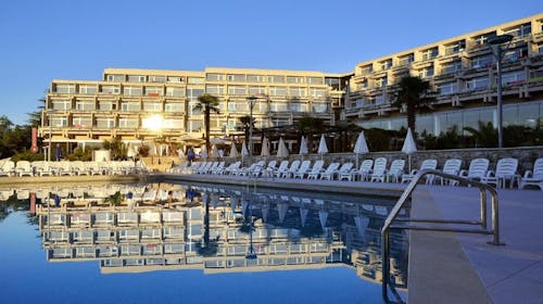 Hotel Mediteran Plava Laguna - Obiteljsko ljeto u Poreču, Poreč, Istra, Hrvatska - 1.599 EUR - 7x noćenje u dvokrevetnoj Classic sobi s dodatnim ležajem i balkonom za 2 osobe (1. dijete do 11,99 godina i 2. dijete do 4,99 godina besplatno), Polupansion