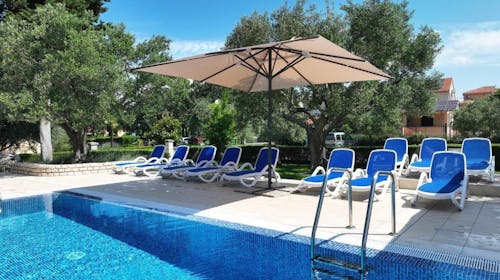 Mediteransko selo San Antonio - Top ljetna sezona u Dalmaciji udvoje, Biograd na Moru, Dalmacija, Hrvatska - 1.120 EUR - 5x noćenje u dvokrevetnoj sobi s terasom za 2 osobe, Polupansion