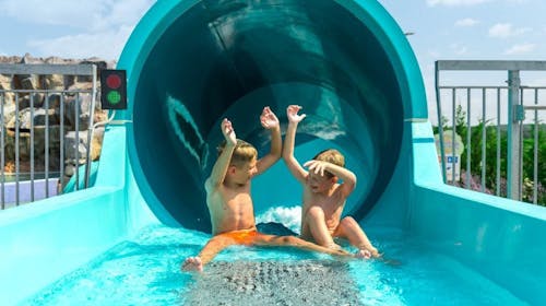 Aquapark Aquacolors - Cjelodnevna ulaznica za djecu - Srpanj i kolovoz, Poreč, Istra, Hrvatska - 29 EUR - 1x cjelodnevna ulaznica za osobe od 100 cm do 120 cm, Korištenje atrakcija i bazena vodenog parka Aquacolors