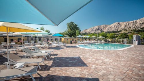 Valamar Camping Baška - Proljetni odmor na Krku s bazenima i animacijom, Baška, otok Krk, Hrvatska - 193 EUR - 2x noćenje u Marena home mobilnoj kućici za 6 osoba (4 odrasle osobe i 2 djece do 15,99 godina), Vanjski activity bazen