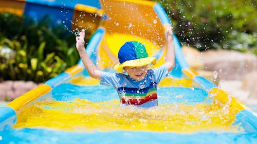Završetak škole u Barceloni - PortAventura, Barcelona, Španjolska - 1.569 EUR - 3x noćenje u apartmanu ili hotelu za 2 odrasle osobe i 1 djete do 11,99 godina, 3x povratna avionska karta Ljubljana - Barcelona - Ljubljana